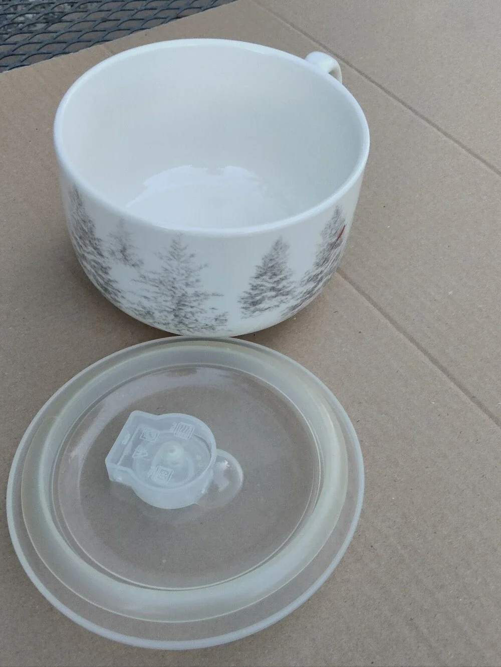 TAG Soup Mug with Lid, Winter Sketch Christmas Bone China